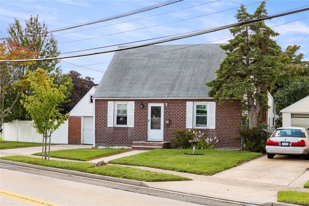 236 Dogwood Avenue, Franklin Square, NY 11010 — photo 3