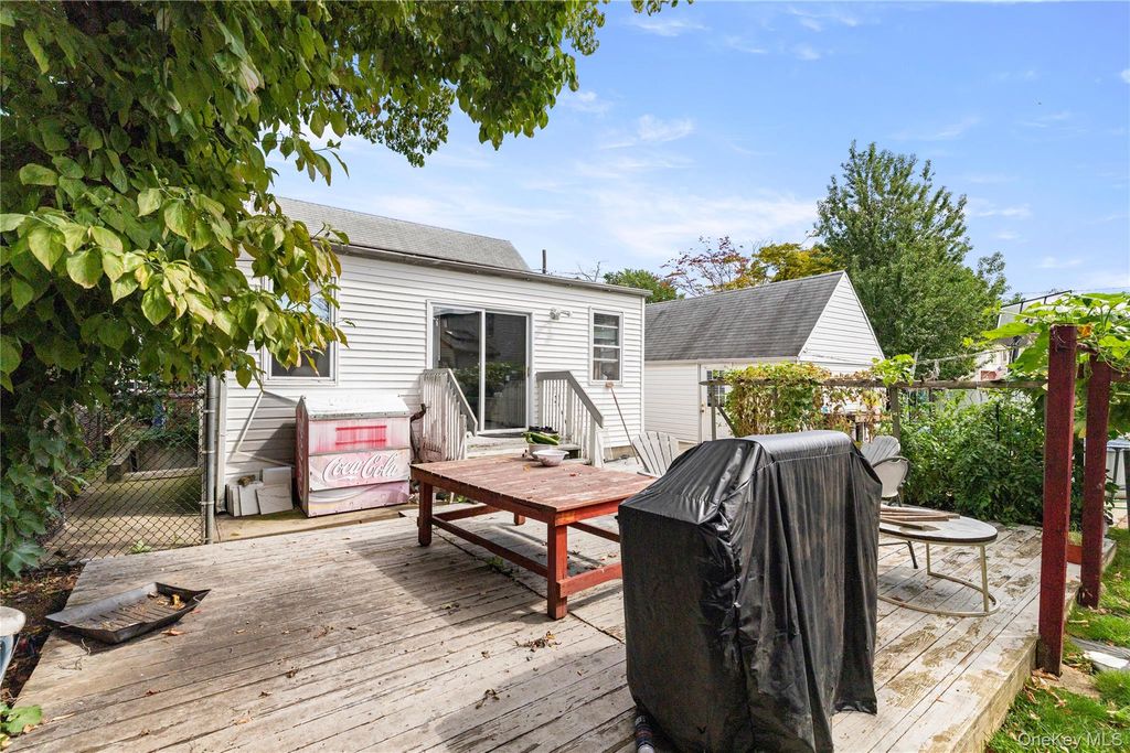 236 Dogwood Avenue, Franklin Square, NY 11010 — photo 4