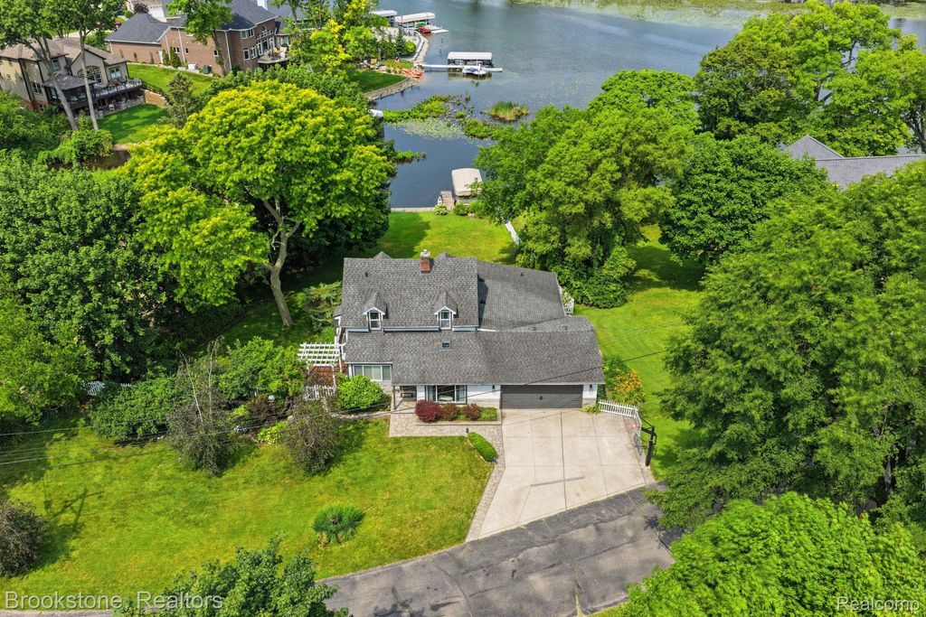 4174 Meyers Road, Independence Charter Township, MI 48329