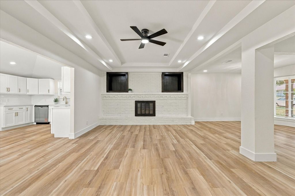 115 N Venice Drive, Duncanville, TX 75116 — photo 2