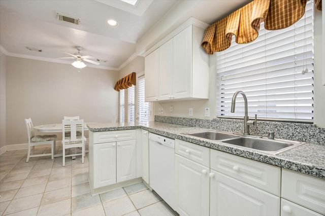 2422 Dorrington Street A, Houston, TX 77030