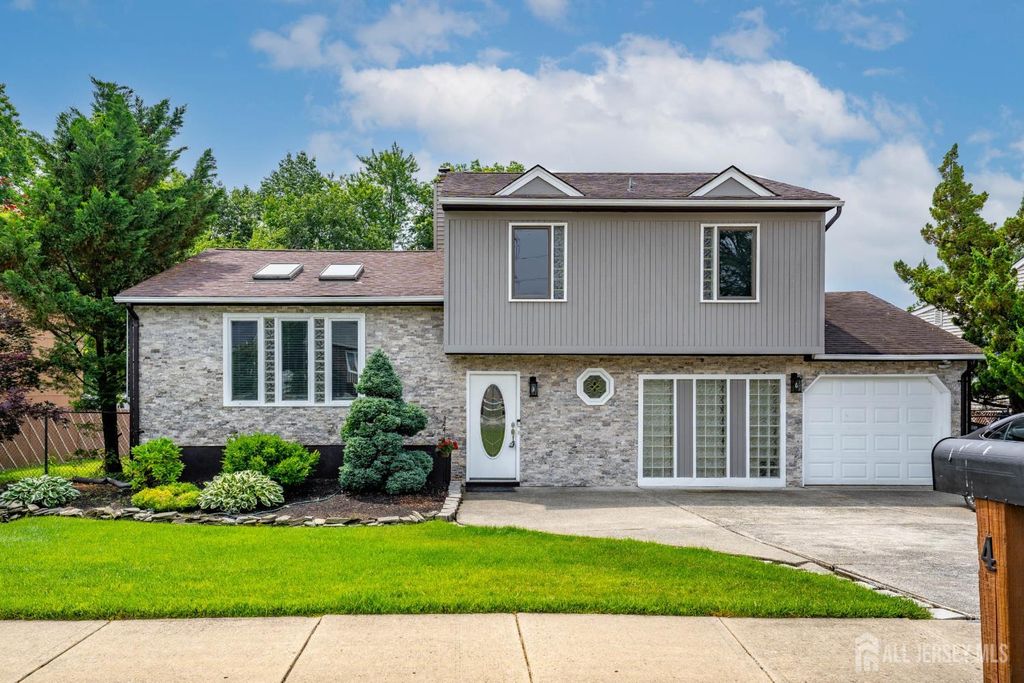 4 Patricia Avenue, Edison, NJ 08837