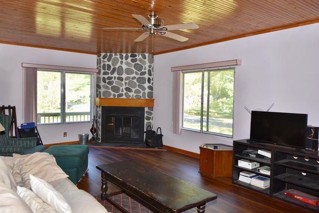 697 Point Road, Willsboro, NY 12996