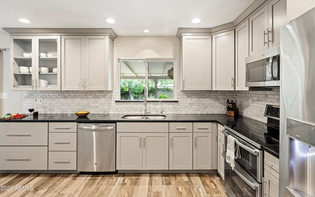 8543 E MITCHELL Drive, Scottsdale, AZ 85251