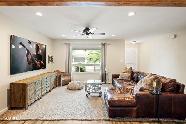 8543 E MITCHELL Drive, Scottsdale, AZ 85251