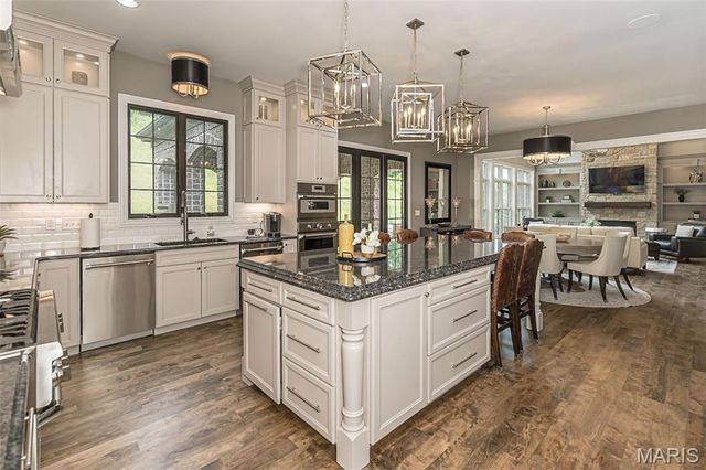 1600 White Sage Court, Chesterfield, MO 63005