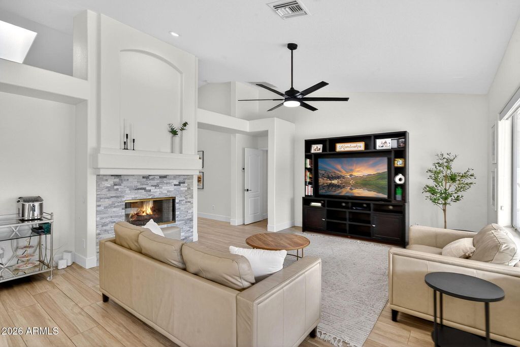 Image 11 of property listing at 905 W BEECHNUT Drive, Chandler, AZ 85248