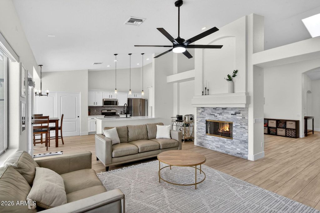 Image 12 of property listing at 905 W BEECHNUT Drive, Chandler, AZ 85248