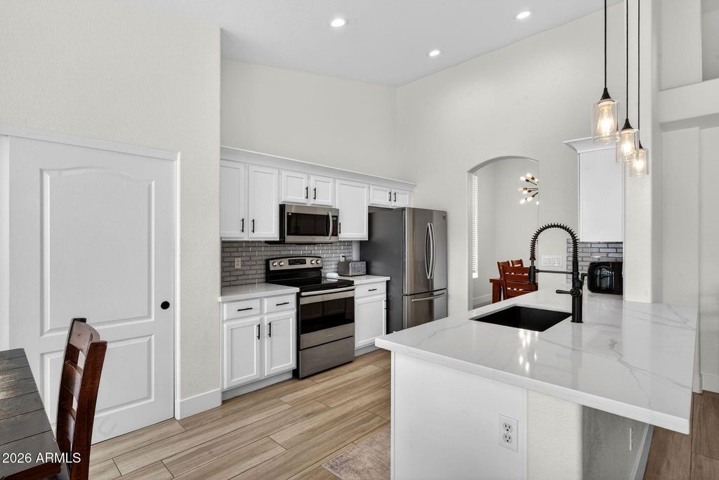Image 17 of property listing at 905 W BEECHNUT Drive, Chandler, AZ 85248