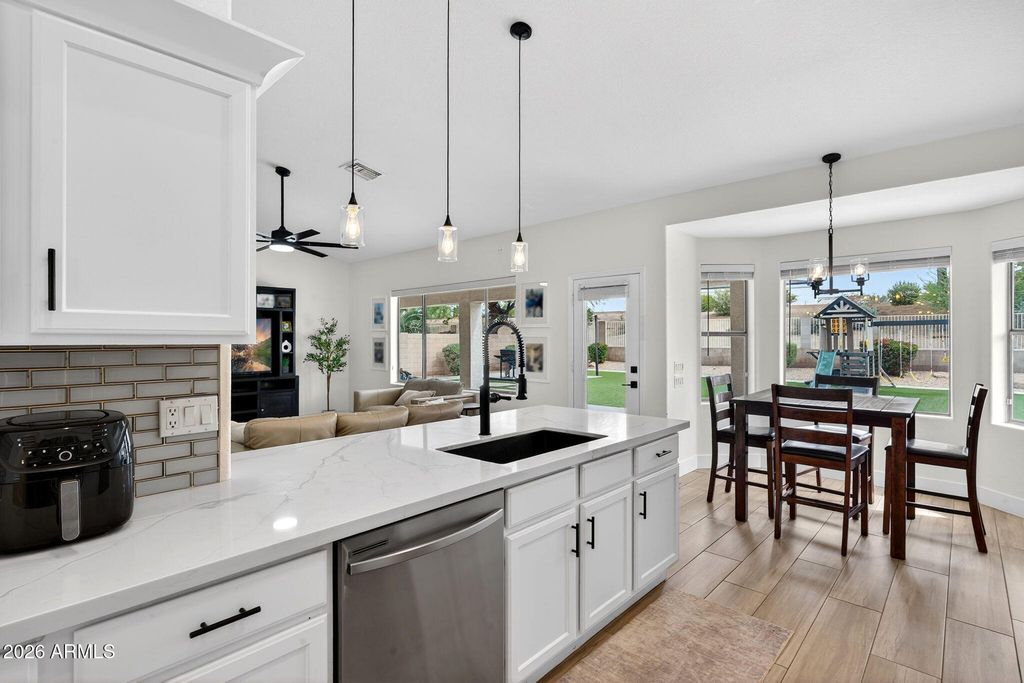 Image 18 of property listing at 905 W BEECHNUT Drive, Chandler, AZ 85248