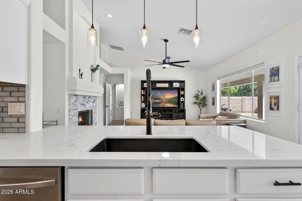 Image 21 of property listing at 905 W BEECHNUT Drive, Chandler, AZ 85248