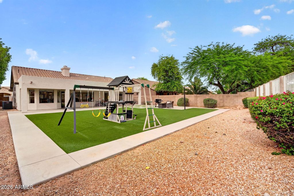 Image 45 of property listing at 905 W BEECHNUT Drive, Chandler, AZ 85248