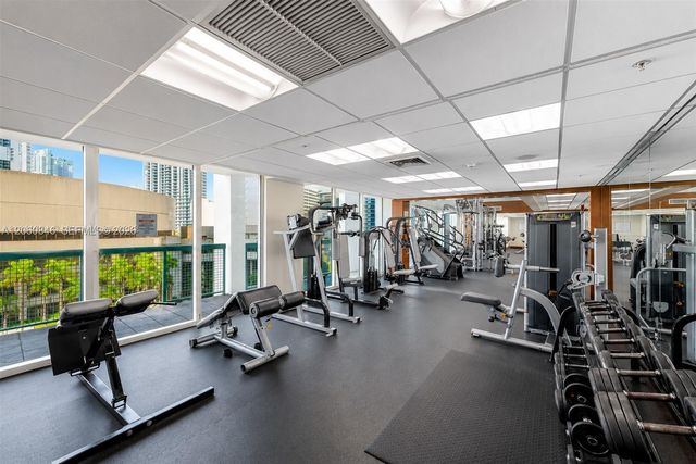 41 SE 5th St 1412, Miami, FL 33131