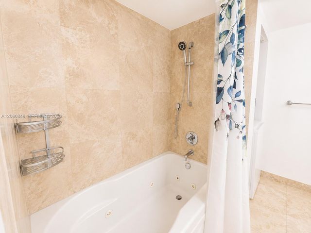 41 SE 5th St 1412, Miami, FL 33131