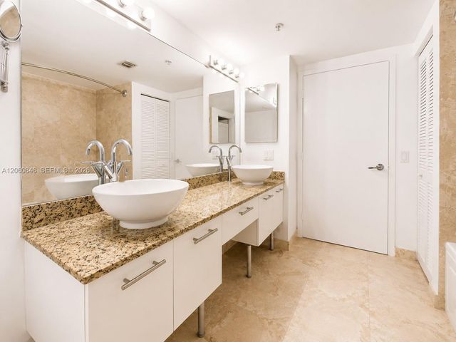 41 SE 5th St 1412, Miami, FL 33131