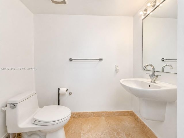 41 SE 5th St 1412, Miami, FL 33131