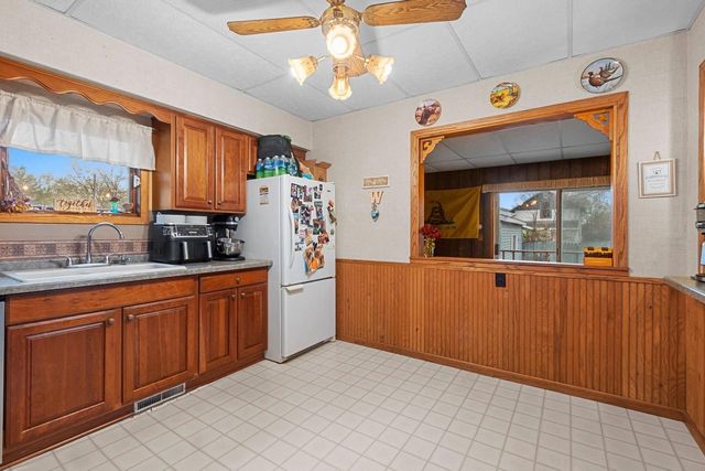 17 E 2ND STREET, Clintonville, WI 54929