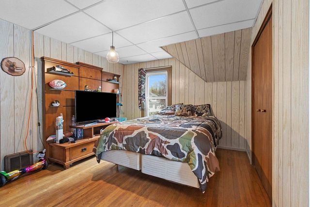 17 E 2ND STREET, Clintonville, WI 54929