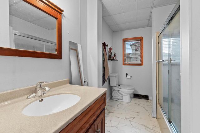 17 E 2ND STREET, Clintonville, WI 54929