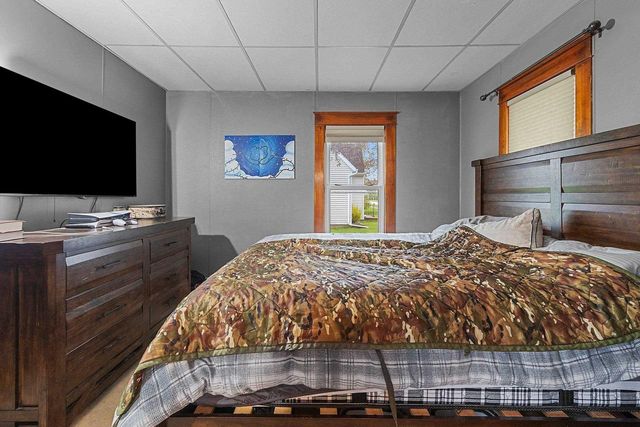 17 E 2ND STREET, Clintonville, WI 54929