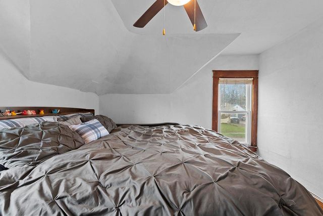 17 E 2ND STREET, Clintonville, WI 54929