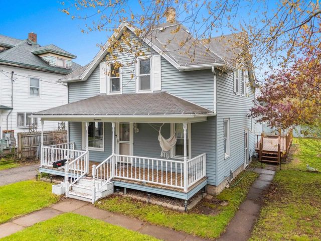 17 E 2ND STREET, Clintonville, WI 54929