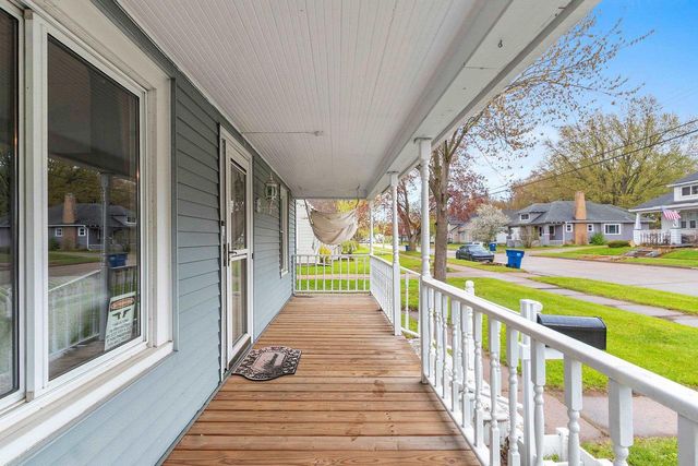 17 E 2ND STREET, Clintonville, WI 54929