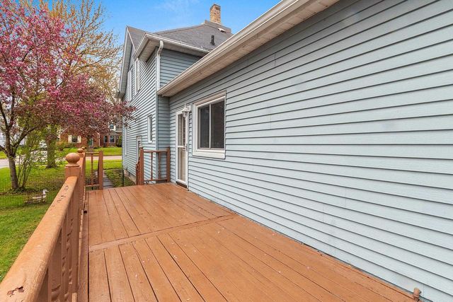 17 E 2ND STREET, Clintonville, WI 54929