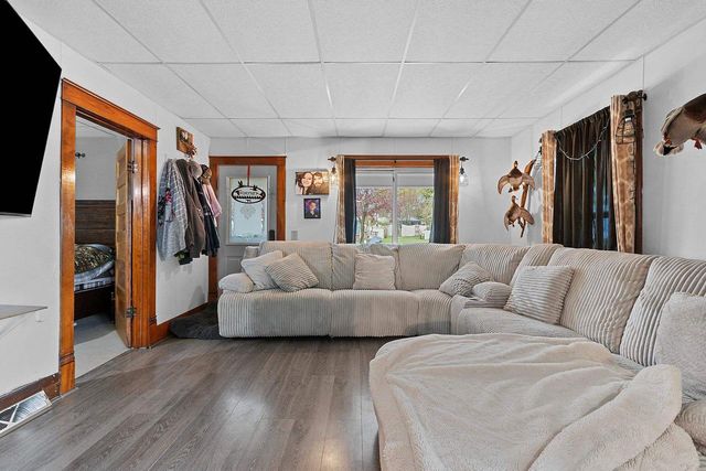 17 E 2ND STREET, Clintonville, WI 54929