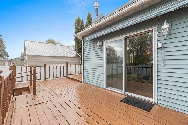 17 E 2ND STREET, Clintonville, WI 54929