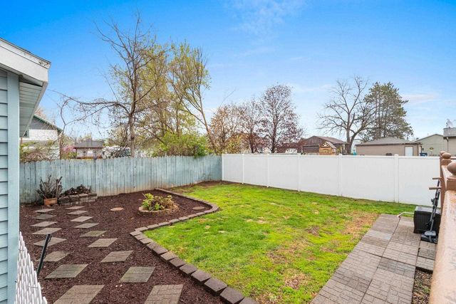 17 E 2ND STREET, Clintonville, WI 54929