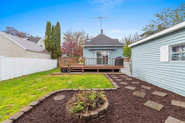 17 E 2ND STREET, Clintonville, WI 54929