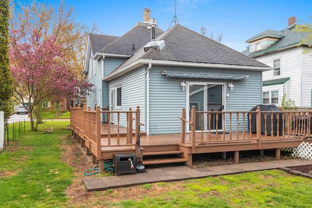 17 E 2ND STREET, Clintonville, WI 54929