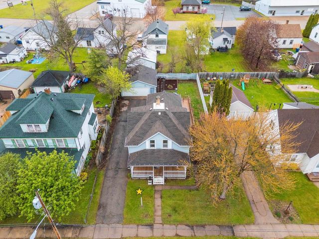 17 E 2ND STREET, Clintonville, WI 54929