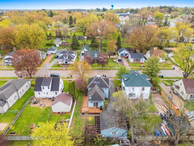 17 E 2ND STREET, Clintonville, WI 54929