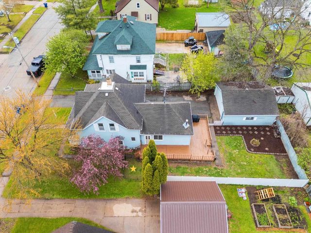 17 E 2ND STREET, Clintonville, WI 54929