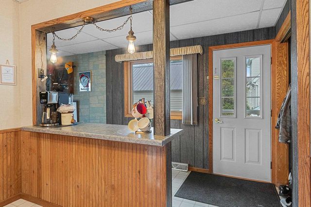 17 E 2ND STREET, Clintonville, WI 54929
