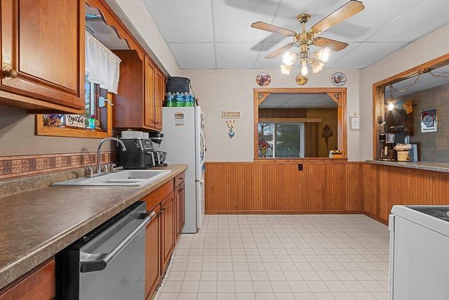 17 E 2ND STREET, Clintonville, WI 54929