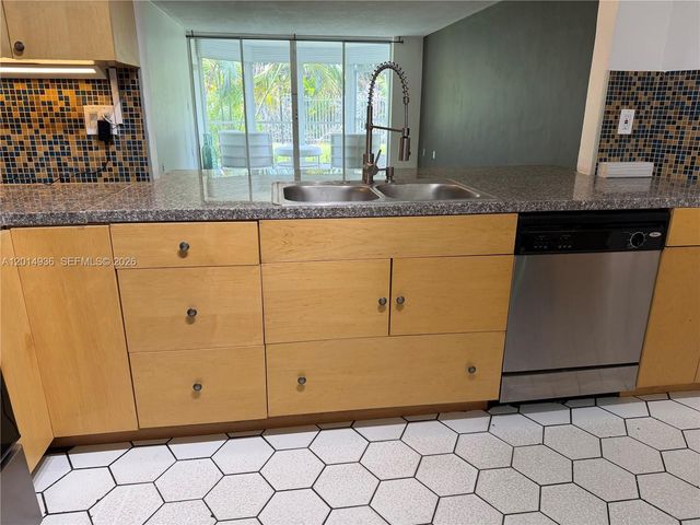 1351 NE 191st St E119, Miami, FL 33179