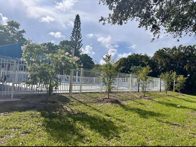 1351 NE 191st St E119, Miami, FL 33179