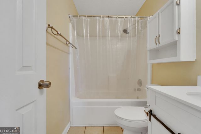 1130 Larkspur Drive, Locust Grove, GA 30248
