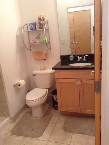 2224 W Madison Street 201, Chicago, IL 60612