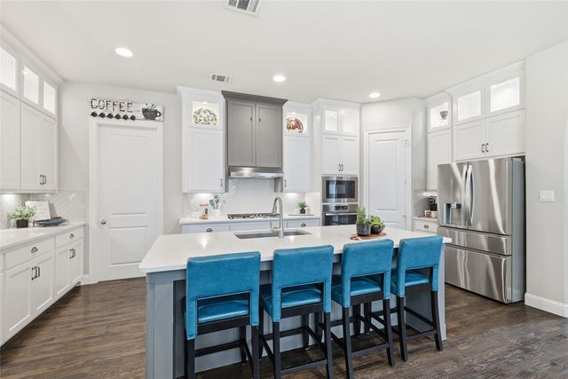 346 Hill Creek Lane, Grapevine, TX 76051