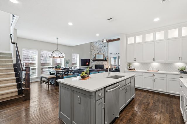 346 Hill Creek Lane, Grapevine, TX 76051