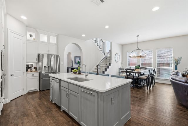 346 Hill Creek Lane, Grapevine, TX 76051