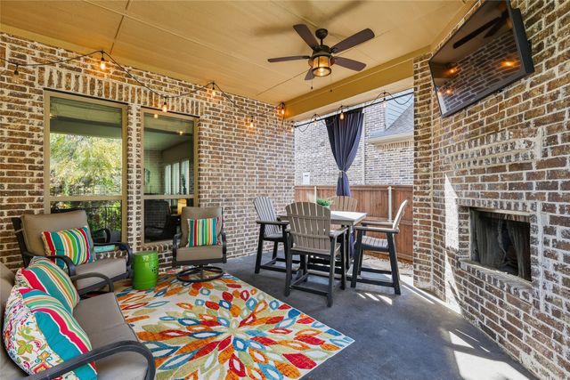 346 Hill Creek Lane, Grapevine, TX 76051