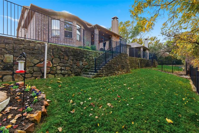 346 Hill Creek Lane, Grapevine, TX 76051