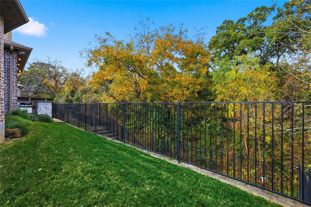 346 Hill Creek Lane, Grapevine, TX 76051