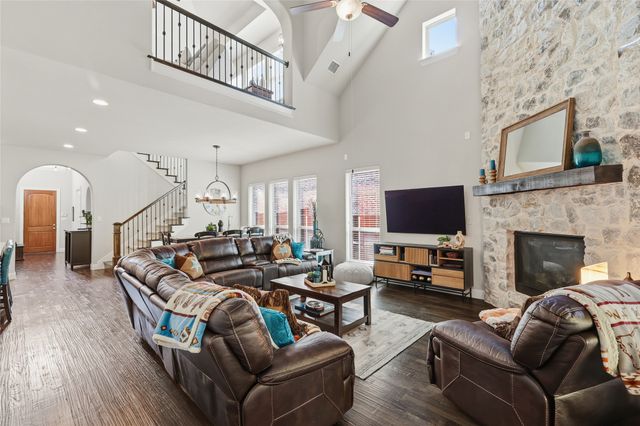 346 Hill Creek Lane, Grapevine, TX 76051