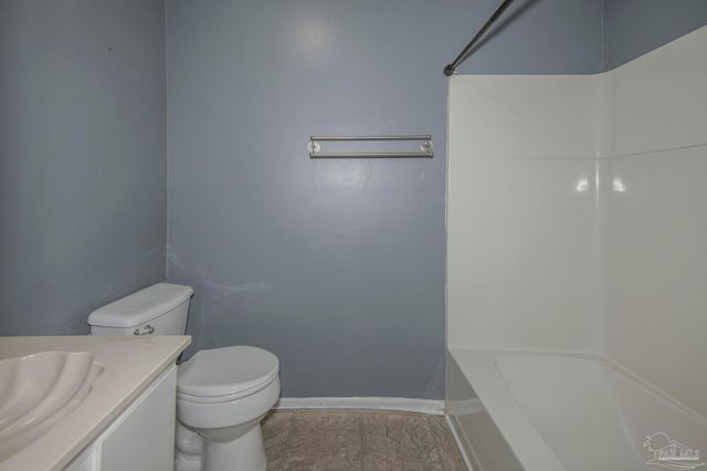 3400 Wimbledon Dr 5, Pensacola, FL 32504